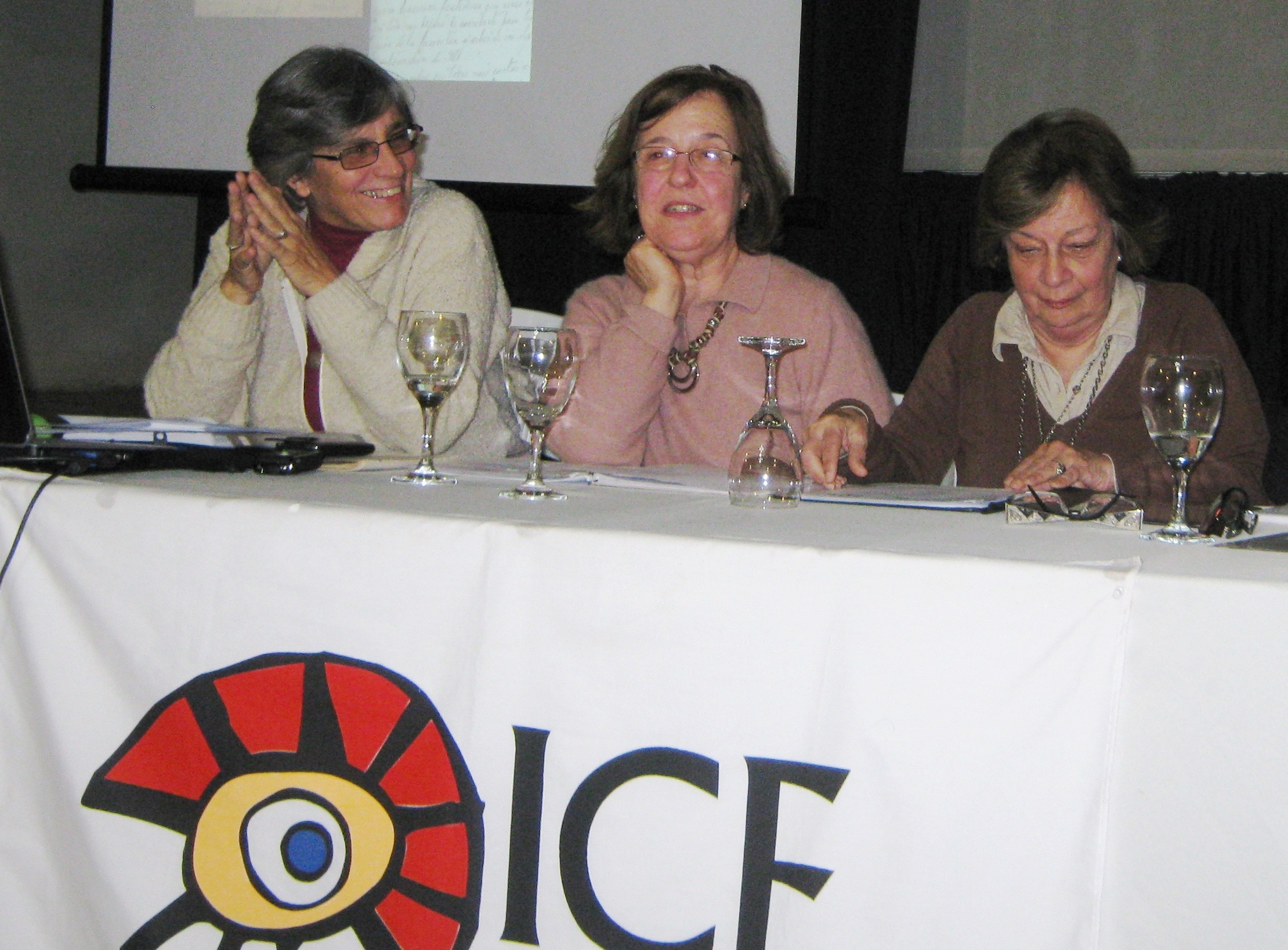 Grupo Compartir- Adriana Viña, Edhy Saavedra y Margarita Patrón en el ICE (foto de archivo)